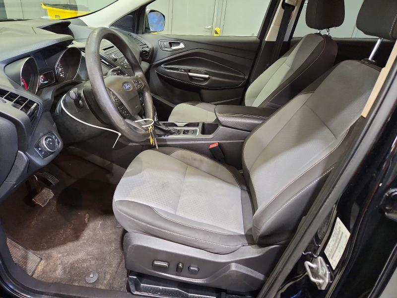62443486 :رقم المزاد ، 1FMCU0GD5HUD71682 vin ، 2017 Ford Escape مزاد بيع