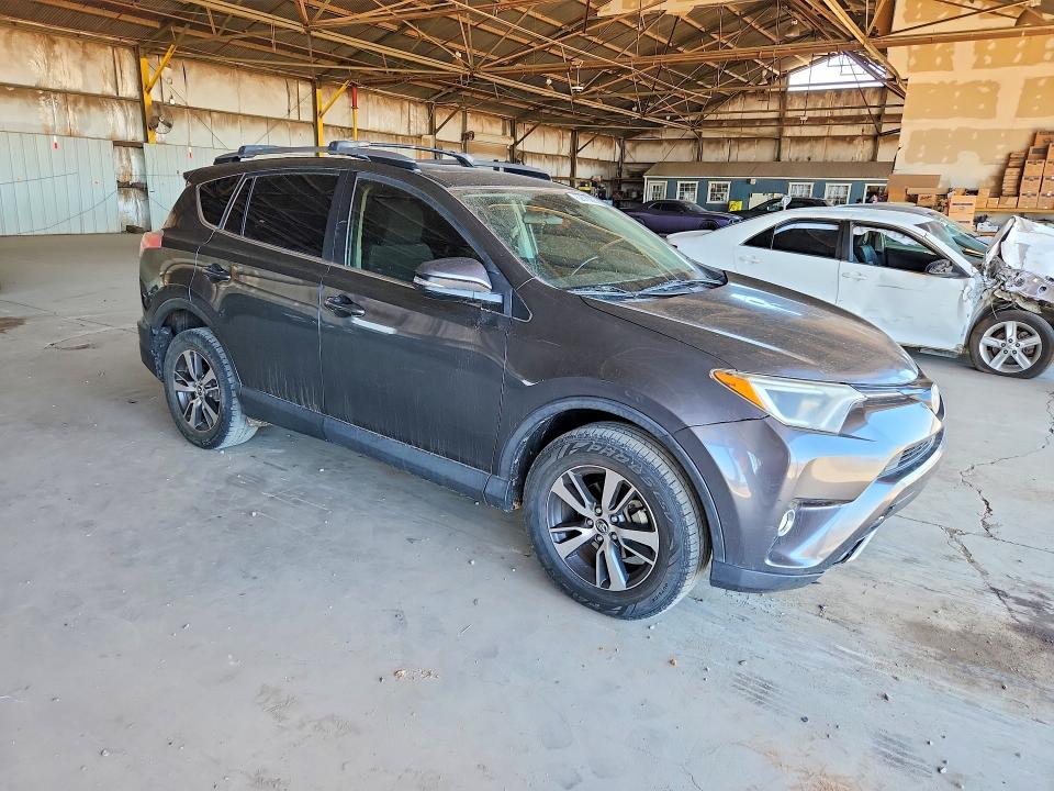 Продаж на аукціоні авто 2017 Toyota Rav4, vin: JTMRFREV5HD214548, номер лоту: 62618286