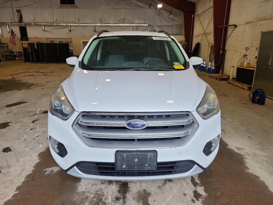 Продажа на аукционе авто 2017 Ford Escape, vin: 1FMCU9GD4HUB64141, номер лота: 61882056