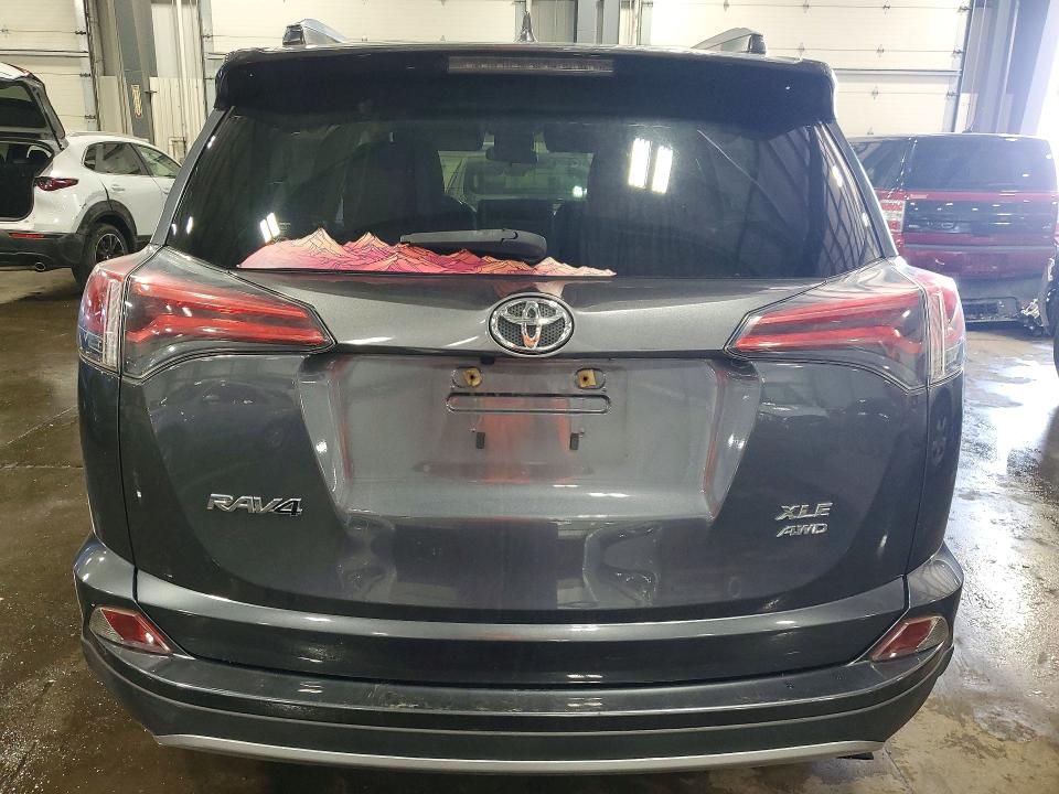 Продаж на аукціоні авто 2018 Toyota Rav4, vin: JTMRFREV5JD254375, номер лоту: 61982146