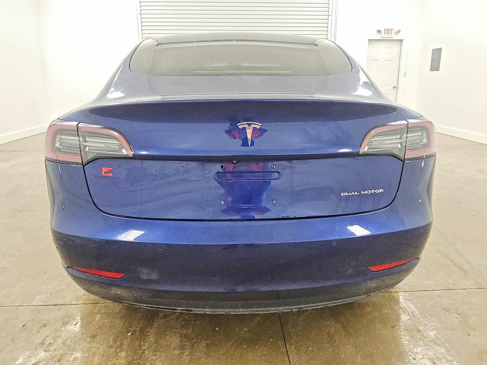 Продажа на аукционе авто 2018 Tesla Model 3, vin: 5YJ3E1EB3JF064566, номер лота: 61980376