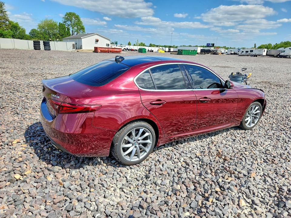 62466356 :رقم المزاد ، ZARFAEDN1H7561231 vin ، 2017 Alfa Romeo Giulia مزاد بيع