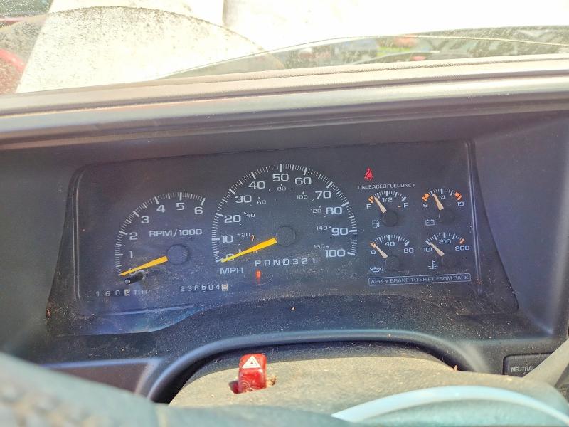 1999 Chevrolet Suburban მანქანა იყიდება აუქციონზე, vin: 3GNFK16R8XG127205, აუქციონის ნომერი: 62906766