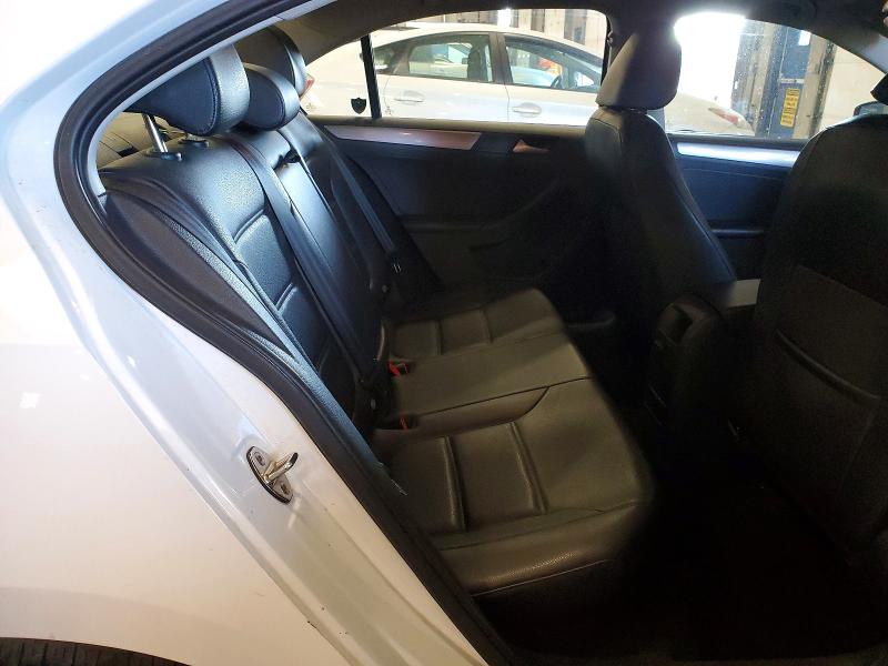 60888166 :رقم المزاد ، 3VWDB7AJ4HM237740 vin ، 2017 Volkswagen Jetta مزاد بيع