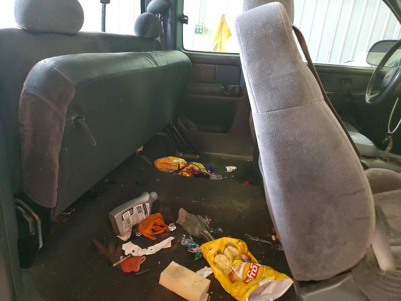62441196 :رقم المزاد ، 1GCEK19T5YE261836 vin ، 2000 Chevrolet Silverado مزاد بيع