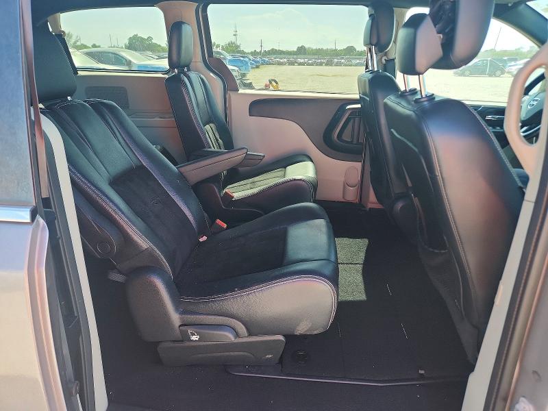 61976226 :رقم المزاد ، 2C4RDGCG6HR585942 vin ، 2017 Dodge Grand Caravan مزاد بيع
