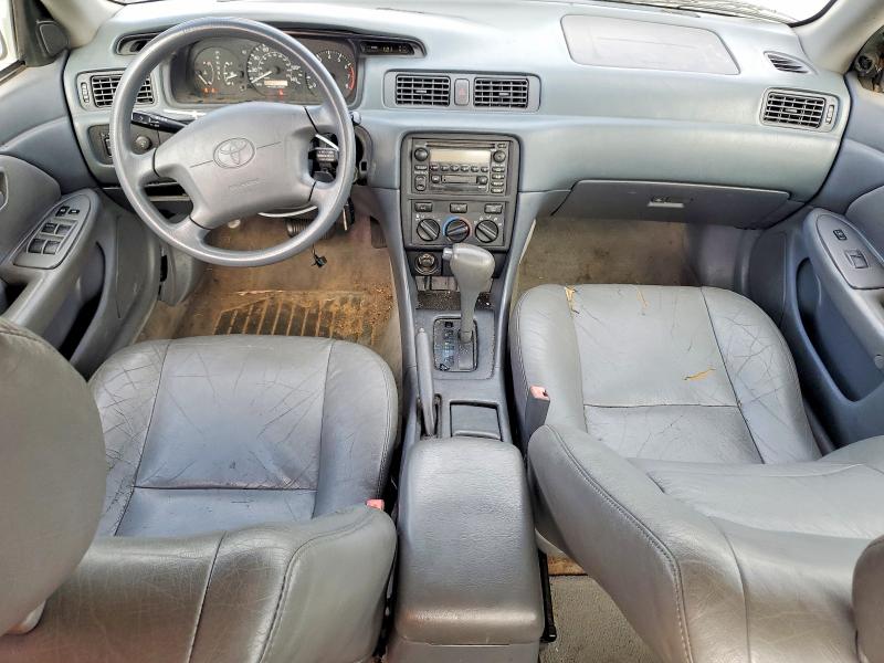 62245736 :رقم المزاد ، 4T1BG22K5YU007265 vin ، 2000 Toyota Camry مزاد بيع