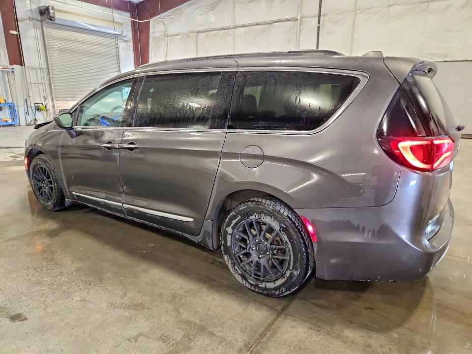 Auction sale of the 2017 Chrysler Pacifica, vin: 2C4RC1BG5HR571614, lot number: 61750286