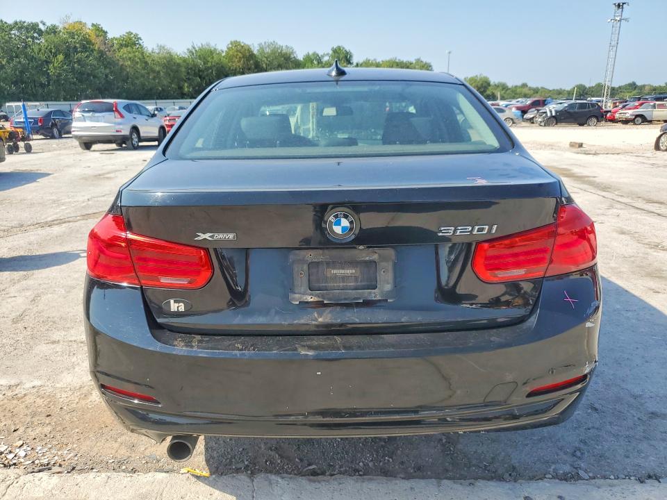 61792286 :رقم المزاد ، WBA8A3C52JA357505 vin ، 2018 Bmw 320 مزاد بيع