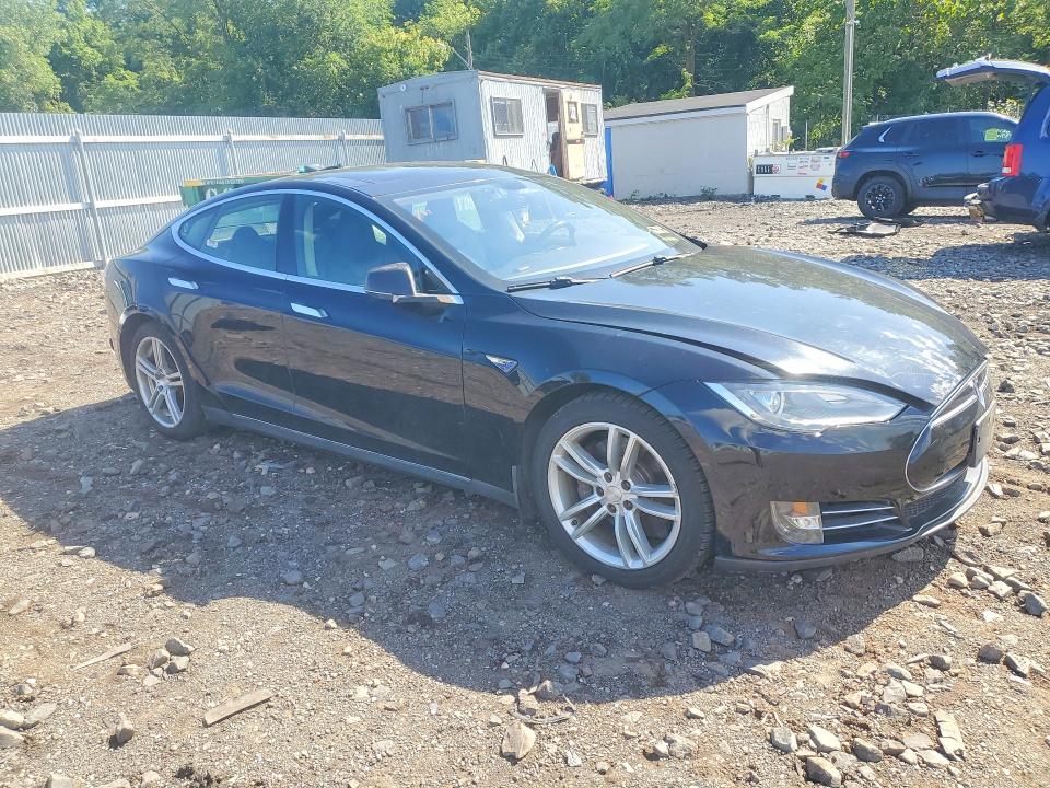60146076 :رقم المزاد ، 5YJSA1CN1DFP12575 vin ، 2013 Tesla Model S مزاد بيع