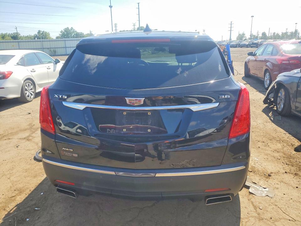 62229776 :رقم المزاد ، 1GYKNDRSXHZ270599 vin ، 2017 Cadillac Xt5 مزاد بيع