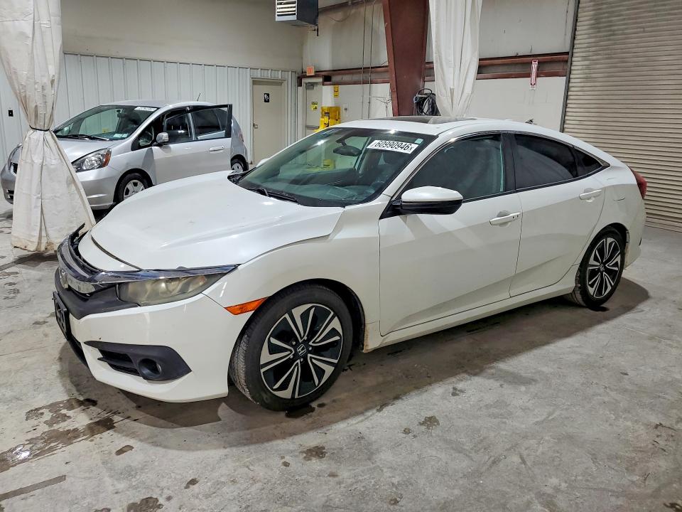 Продаж на аукціоні авто 2016 Honda Civic, vin: 2HGFC1F72GH643971, номер лоту: 60990946