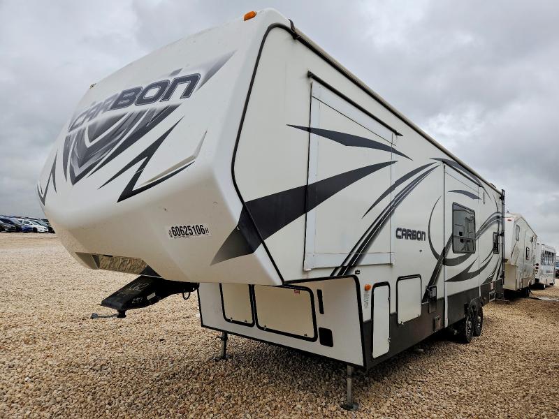 60625106 :رقم المزاد ، 4YDF29720FR805062 vin ، 2015 Keystone Carbon مزاد بيع