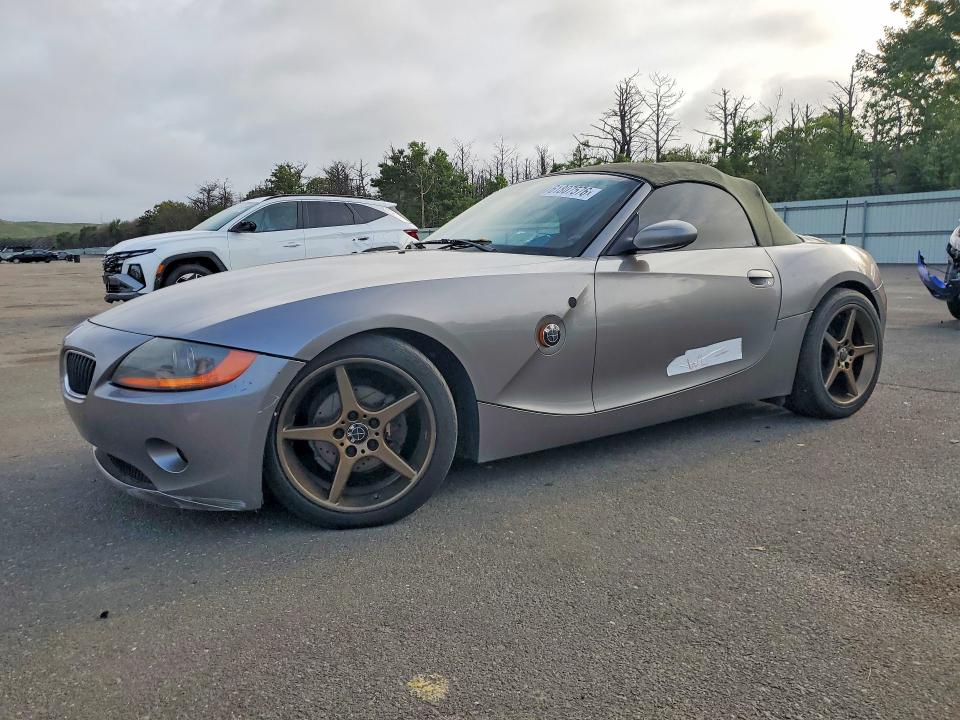 61807576 :رقم المزاد ، 4USBT33524LR68088 vin ، 2004 Bmw Z4 مزاد بيع