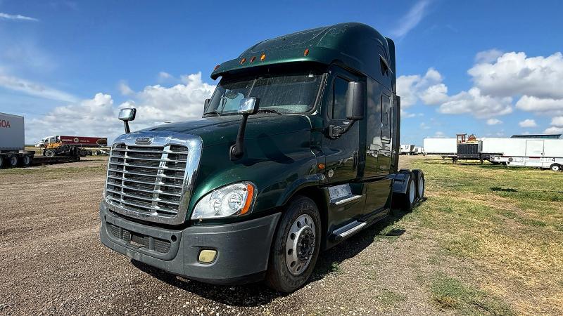 2015 Freightliner Cascadia 125 მანქანა იყიდება აუქციონზე, vin: 3AKJGLD65FSGC4864, აუქციონის ნომერი: 63187276
