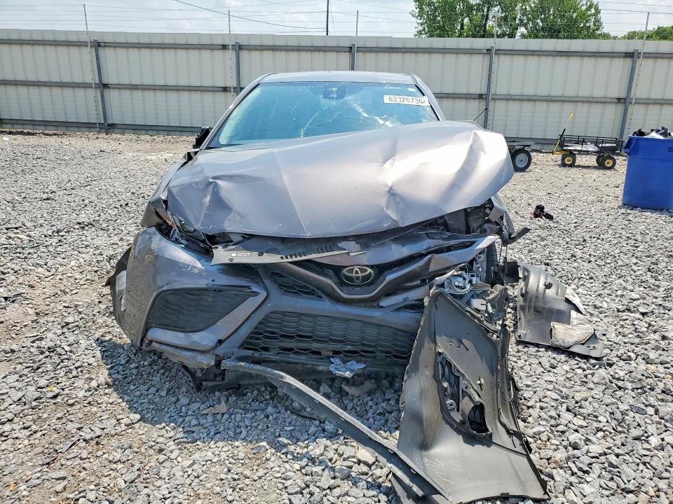 63326736 :رقم المزاد ، 4T1G11AKXMU573094 vin ، 2021 Toyota Camry مزاد بيع