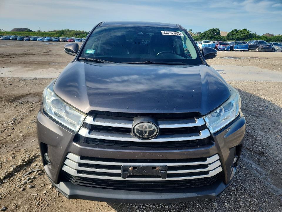 2017 Toyota Highlander მანქანა იყიდება აუქციონზე, vin: 5TDBZRFH0HS414372, აუქციონის ნომერი: 63212066