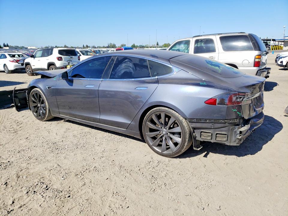63372876 :رقم المزاد ، 5YJSA1E26MF418222 vin ، 2021 Tesla Model S مزاد بيع