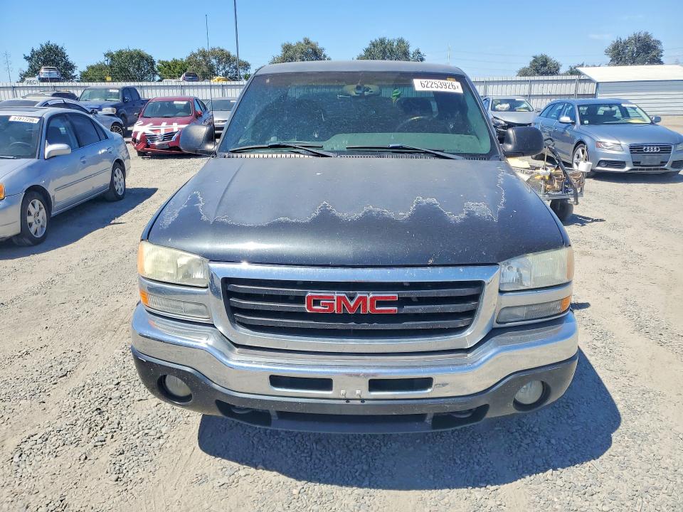 62253926 :رقم المزاد ، 2GTEC19V231175215 vin ، 2003 Gmc New Sierra مزاد بيع