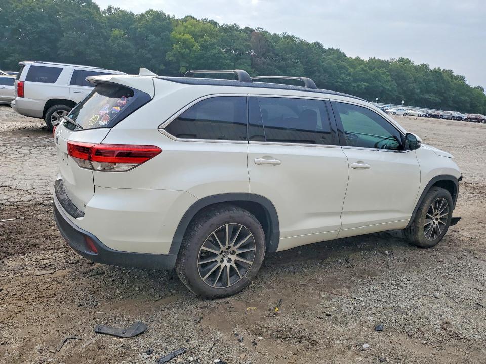 Продаж на аукціоні авто 2018 Toyota Highlander, vin: 5TDKZRFH9JS286316, номер лоту: 61899636