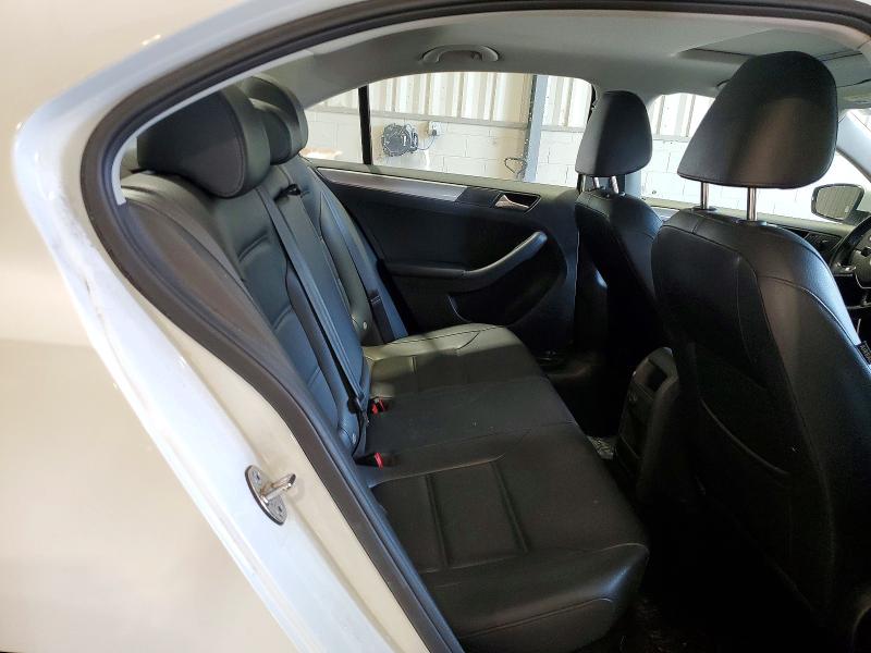 61507076 :رقم المزاد ، 3VWDB7AJ0HM268015 vin ، 2017 Volkswagen Jetta مزاد بيع