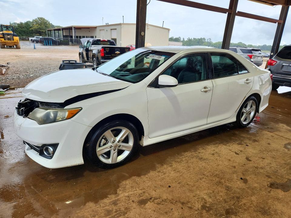 60937706 :رقم المزاد ، 4T1BF1FKXEU727616 vin ، 2014 Toyota Camry مزاد بيع