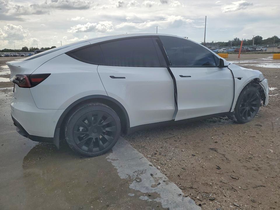Auction sale of the 2021 Tesla Model Y, vin: 5YJYGAEE8MF284221, lot number: 63318256