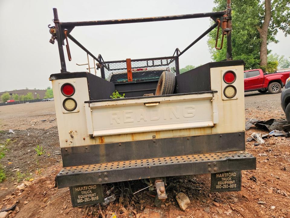 61535306 :رقم المزاد ، 1GTHC24U74E401654 vin ، 2004 Gmc Sierra مزاد بيع