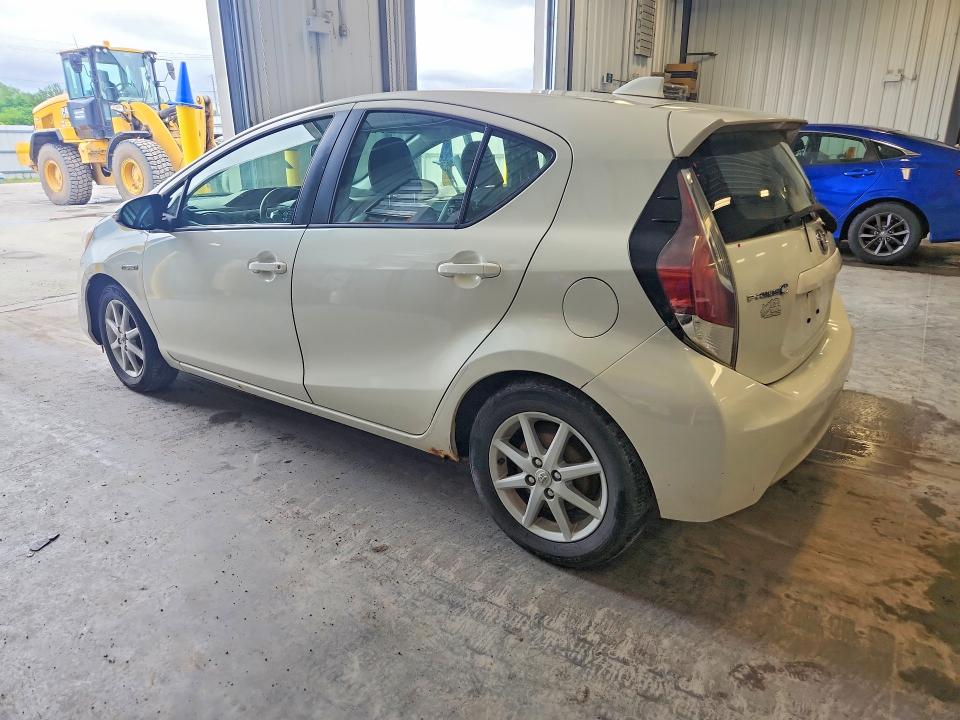 62684706 :رقم المزاد ، JTDKDTB31F1096391 vin ، 2015 Toyota Prius C مزاد بيع