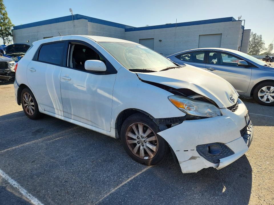 60077306 :رقم المزاد ، 2T1KU4EE3AC371380 vin ، 2010 Toyota Matrix مزاد بيع