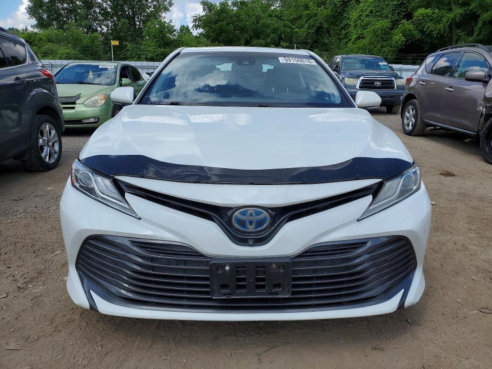 2018 Toyota Camry Hybrid მანქანა იყიდება აუქციონზე, vin: 4T1B21HK7JU001621, აუქციონის ნომერი: 59150016