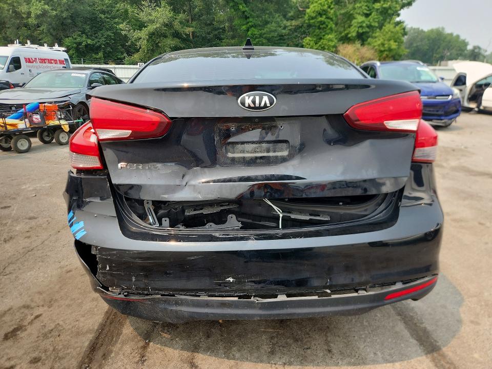 2018 Kia Forte მანქანა იყიდება აუქციონზე, vin: 3KPFL4A70JE248794, აუქციონის ნომერი: 60945326
