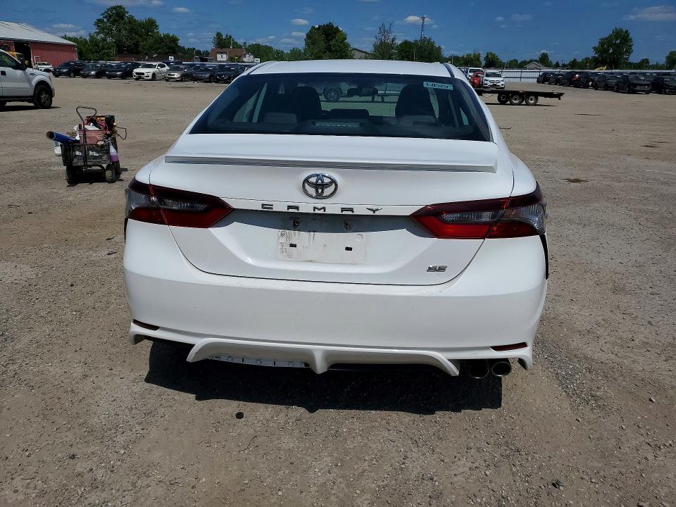 62418696 :رقم المزاد ، 4T1G11AK8MU574759 vin ، 2021 Toyota Camry مزاد بيع