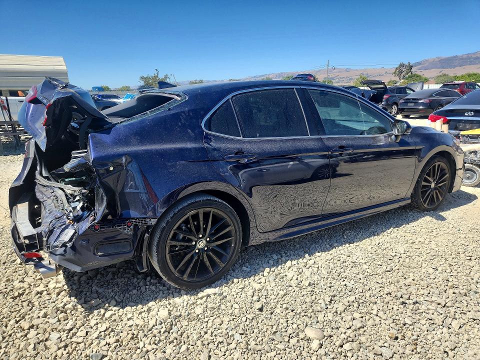 61421016 :رقم المزاد ، 4T1K61AK0NU700562 vin ، 2022 Toyota Camry مزاد بيع