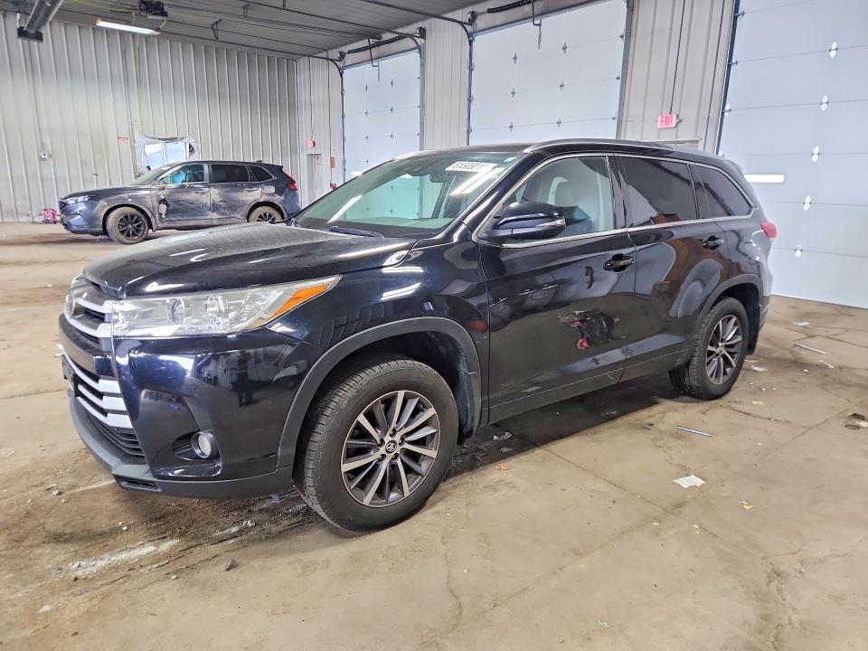 2017 Toyota Highlander მანქანა იყიდება აუქციონზე, vin: 5TDJZRFH7HS449132, აუქციონის ნომერი: 61506016