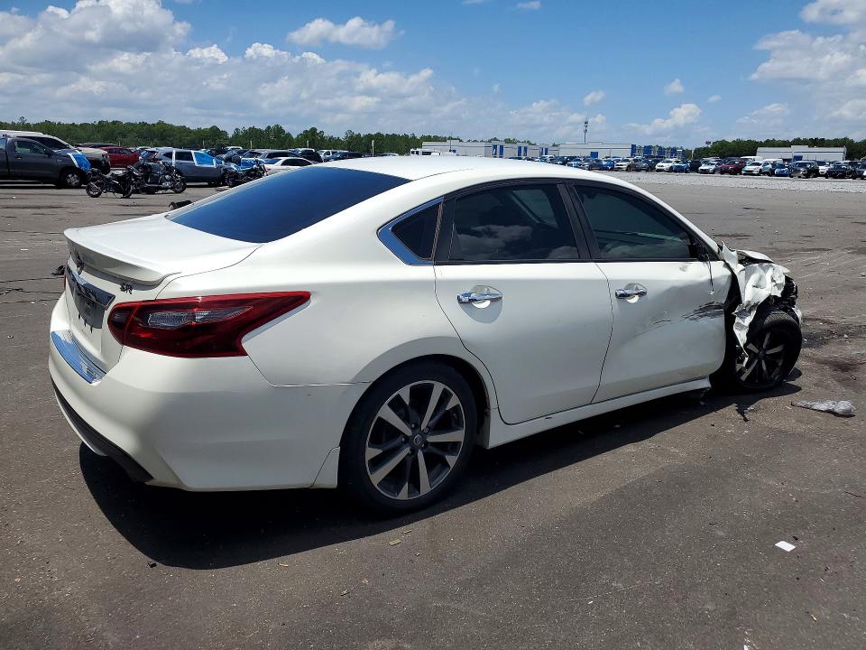 Продаж на аукціоні авто 2017 Nissan Altima, vin: 1N4AL3AP4HC485476, номер лоту: 61772826