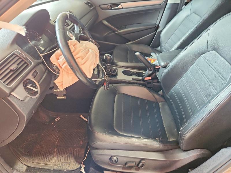 61118006 :رقم المزاد ، 1VWBT7A38FC033561 vin ، 2015 Volkswagen Passat مزاد بيع