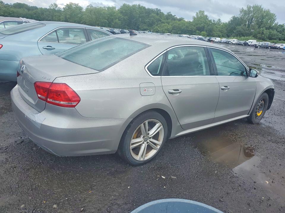 63047056 :رقم المزاد ، 1VWBT7A35EC070582 vin ، 2014 Volkswagen Passat مزاد بيع