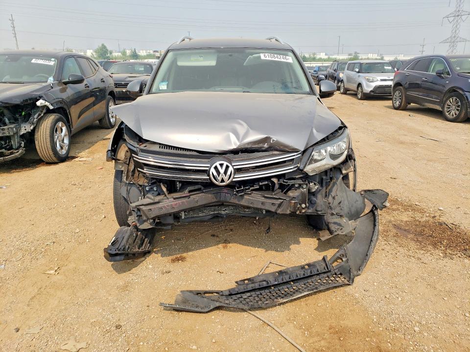 2013 Volkswagen Tiguan მანქანა იყიდება აუქციონზე, vin: WVGBV7AX1DW013952, აუქციონის ნომერი: 61084246