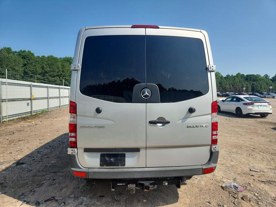 85981565 :رقم المزاد ، 8BRPE7DD8GE125460 vin ، 2016 Mercedes-benz Sprinter مزاد بيع