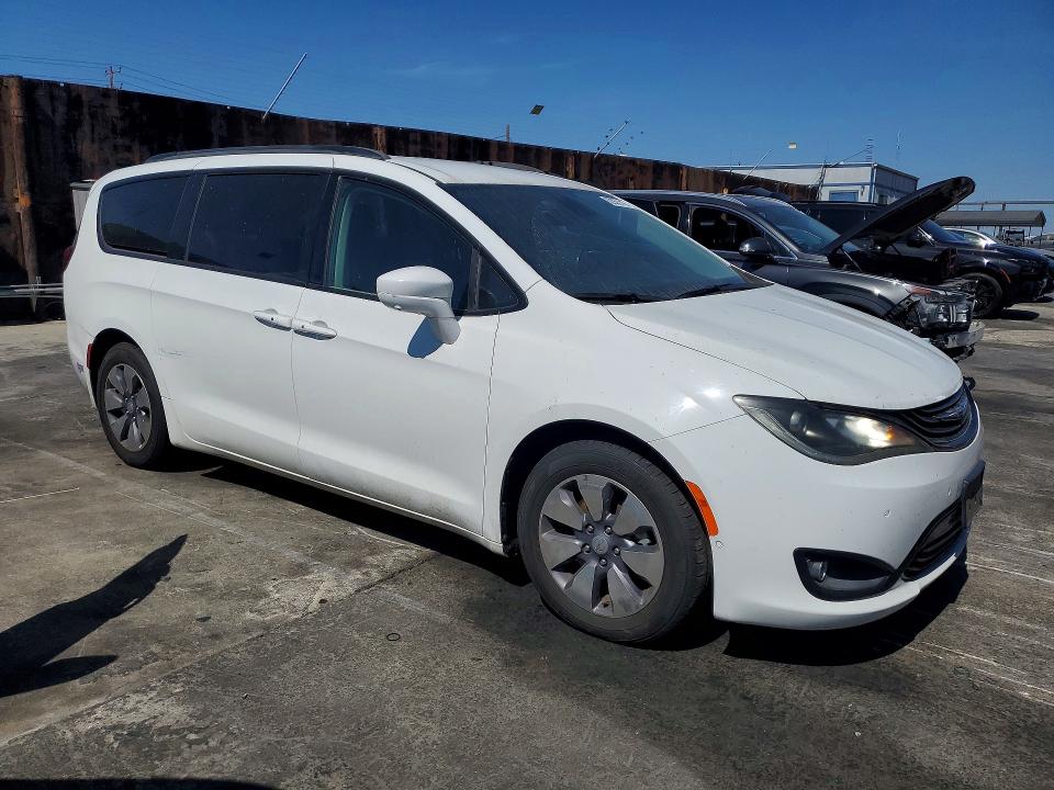 62353116 :رقم المزاد ، 2C4RC1N77JR358617 vin ، 2018 Chrysler Pacifica مزاد بيع
