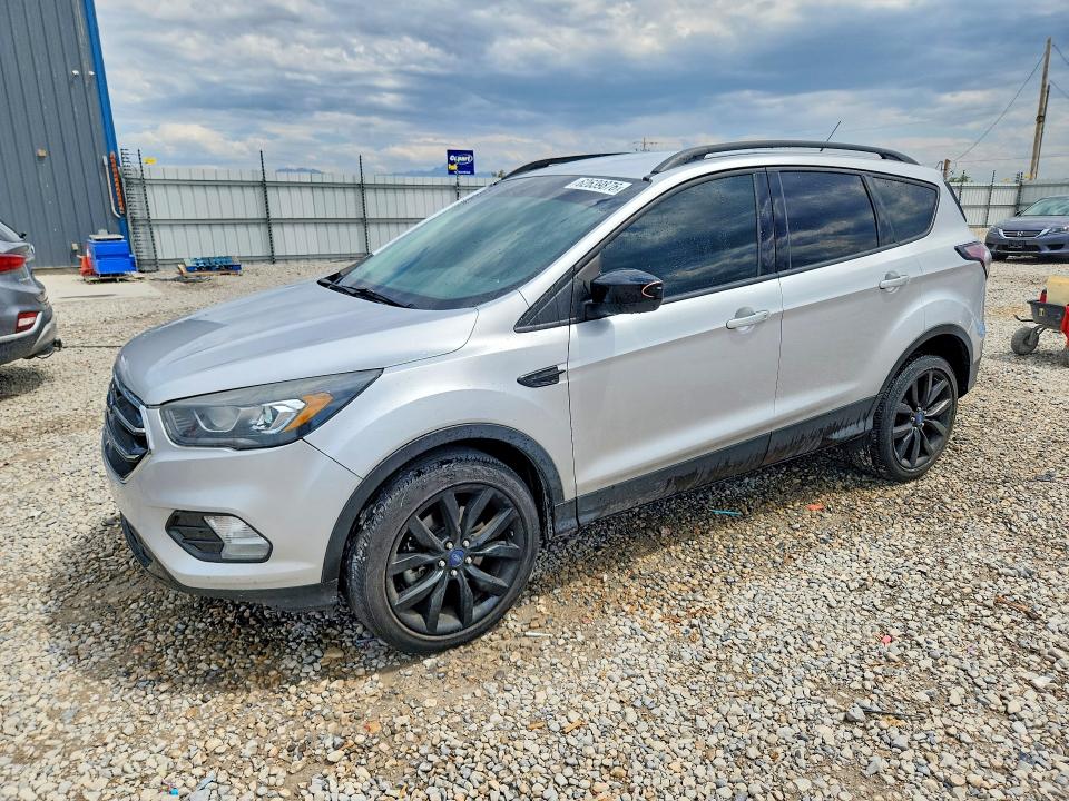 62639876 :رقم المزاد ، 1FMCU9GD7HUE95523 vin ، 2017 Ford Escape مزاد بيع