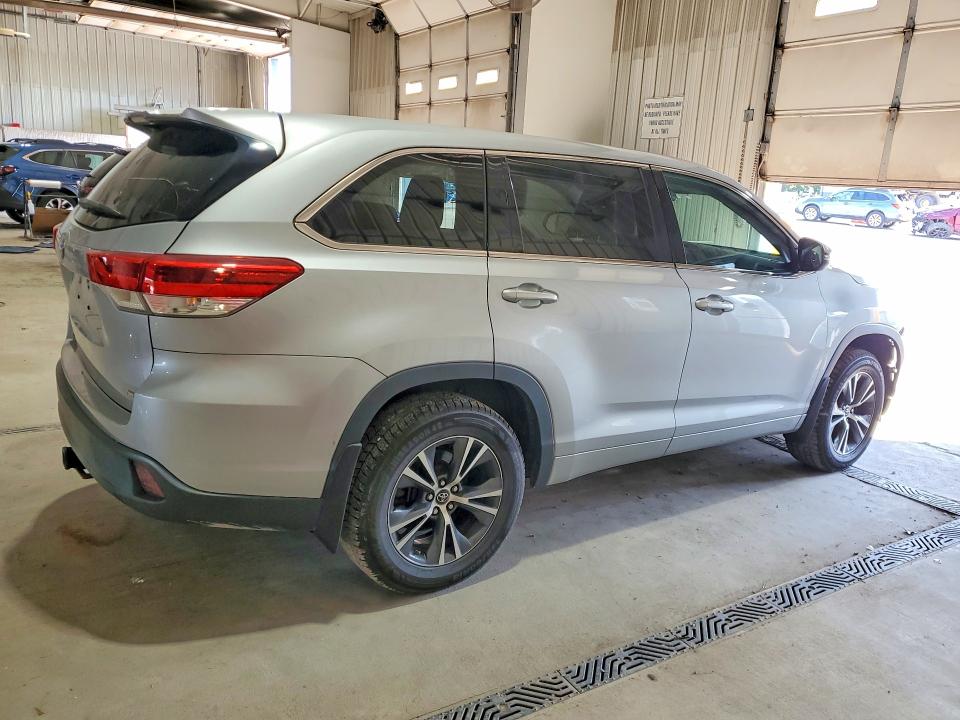 60449966 :رقم المزاد ، 5TDBZRFH5JS805880 vin ، 2018 Toyota Highlander مزاد بيع
