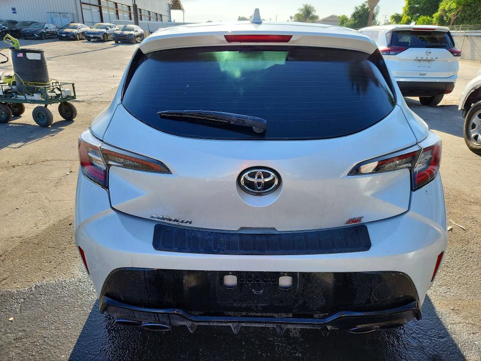 61781576 :رقم المزاد ، JTND4MBE9M3118795 vin ، 2021 Toyota Corolla Hatchback مزاد بيع