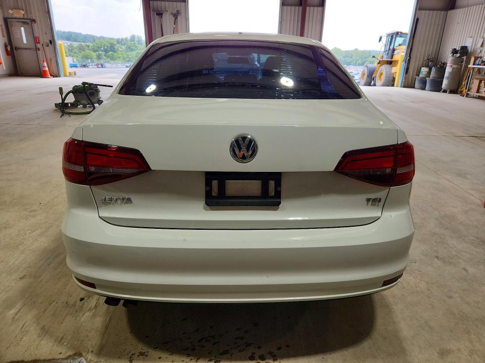 58262646 :رقم المزاد ، 3VW2B7AJ4HM290414 vin ، 2017 Volkswagen Jetta مزاد بيع