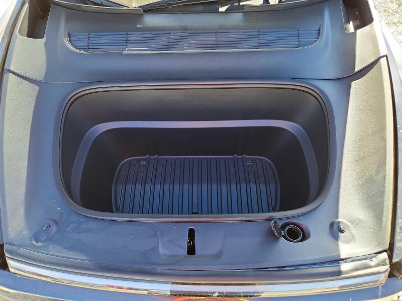 60131106 :رقم المزاد ، 7SAYGDEE4TF580145 vin ، 2026 Tesla Model Y مزاد بيع
