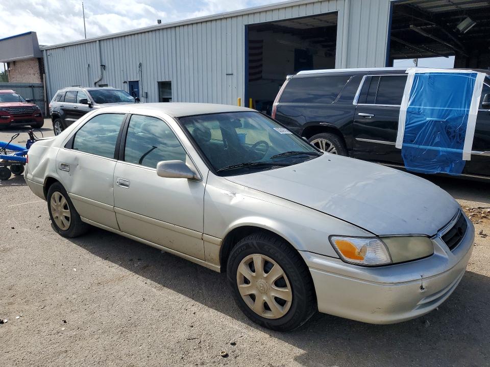 62245736 :رقم المزاد ، 4T1BG22K5YU007265 vin ، 2000 Toyota Camry مزاد بيع