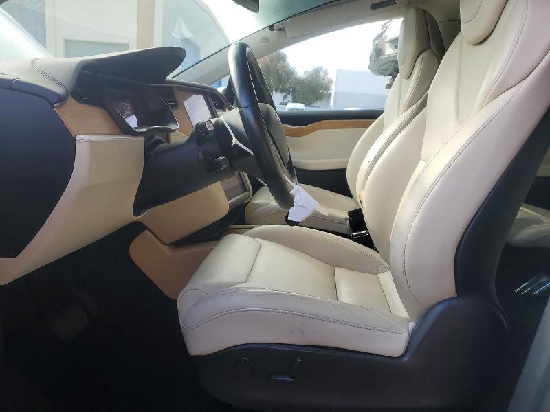 95588025 :رقم المزاد ، 5YJXCBE28JF141476 vin ، 2018 Tesla Model X مزاد بيع