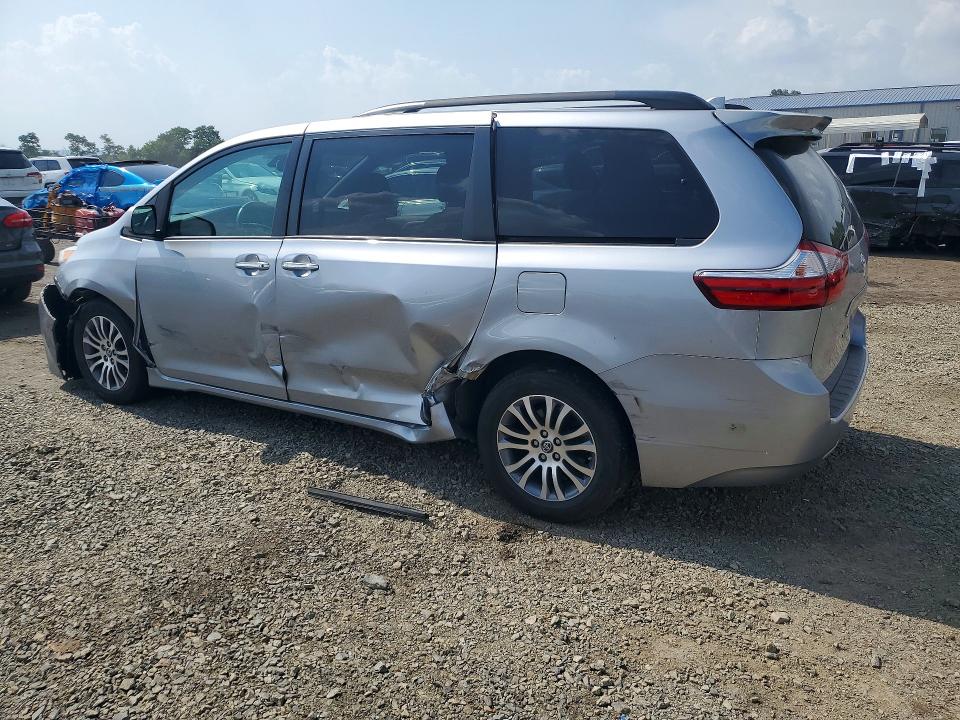 59707316 :رقم المزاد ، 5TDYZ3DC2JS910813 vin ، 2018 Toyota Sienna مزاد بيع