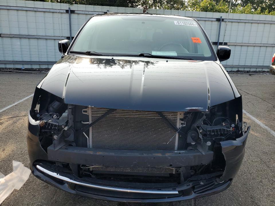 2016 Chrysler Town & Country მანქანა იყიდება აუქციონზე, vin: 2C4RC1BG3GR113097, აუქციონის ნომერი: 61102566